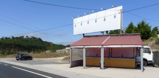 Rua da Estrada cosmopolita em fase de montagem