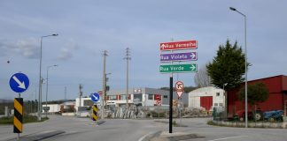 Rua da Estrada Multicolor